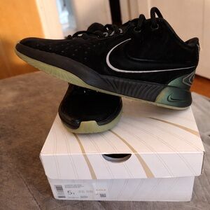 Lebron XXI  Black and Olive Athletic Shoes Size 5y